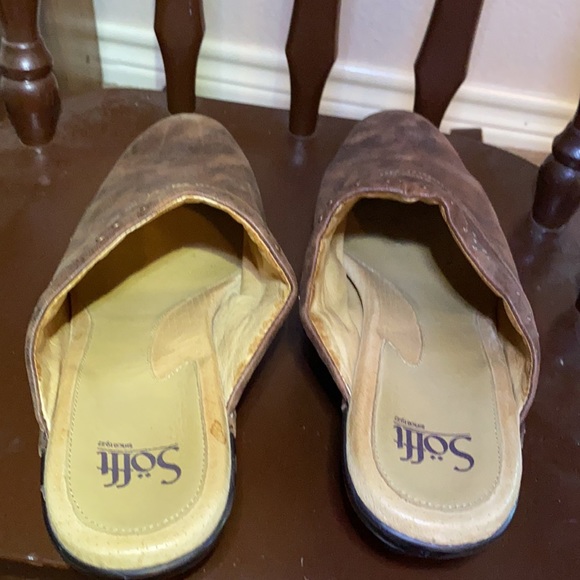 Sofft Low Heel Leather Shoes - Picture 3 of 7